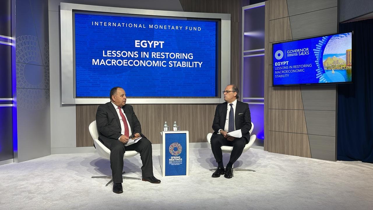 Egypt's Minister of Finance Mohamed Maai speaks with Jihad Azourt